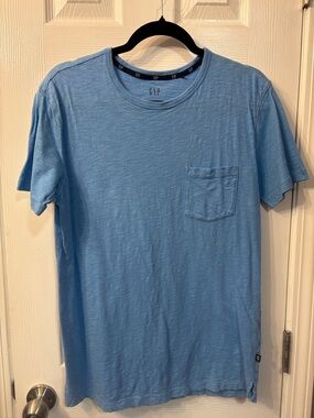 GAP Men Short Sleeve Pocket Tee in Light Blue